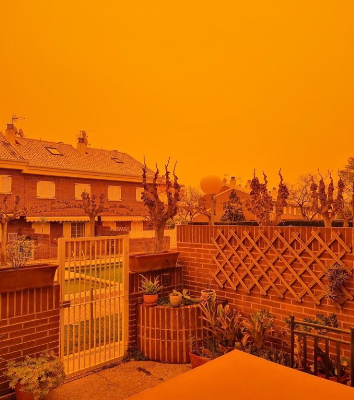 Creepy Nature dust storm from the Sahara