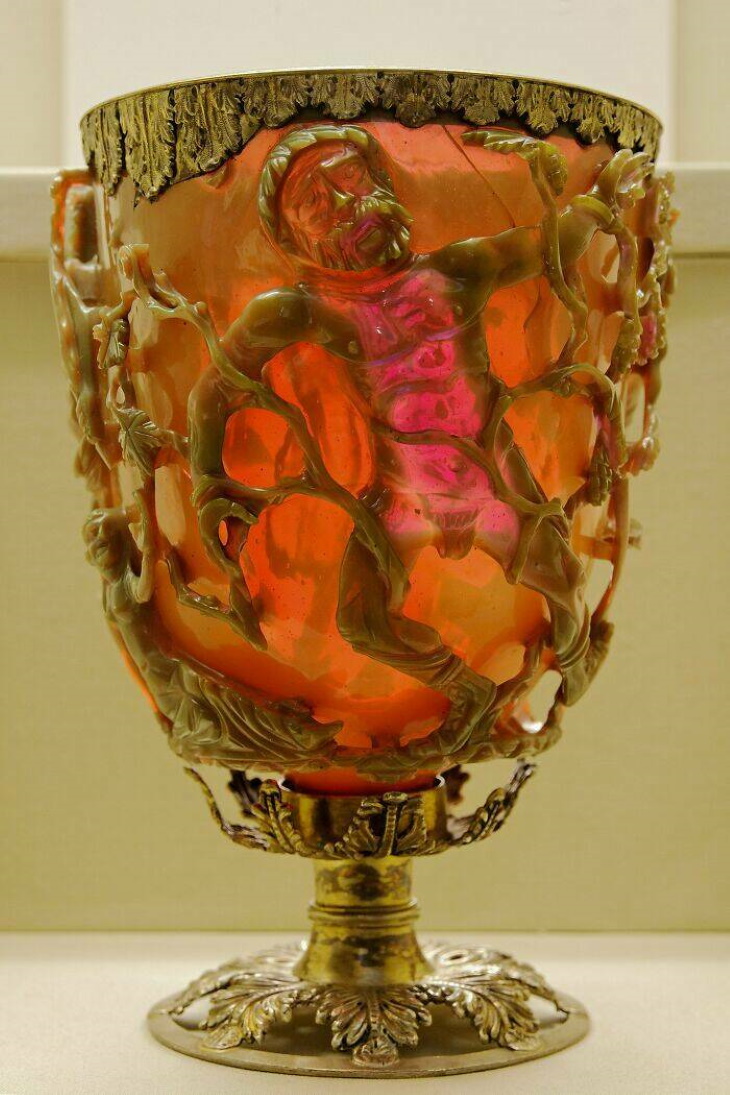 Historical Facts Lycurgus Cup (4th century AD)