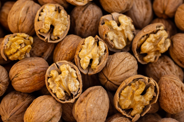 Removing Scratches on Wood walnuts