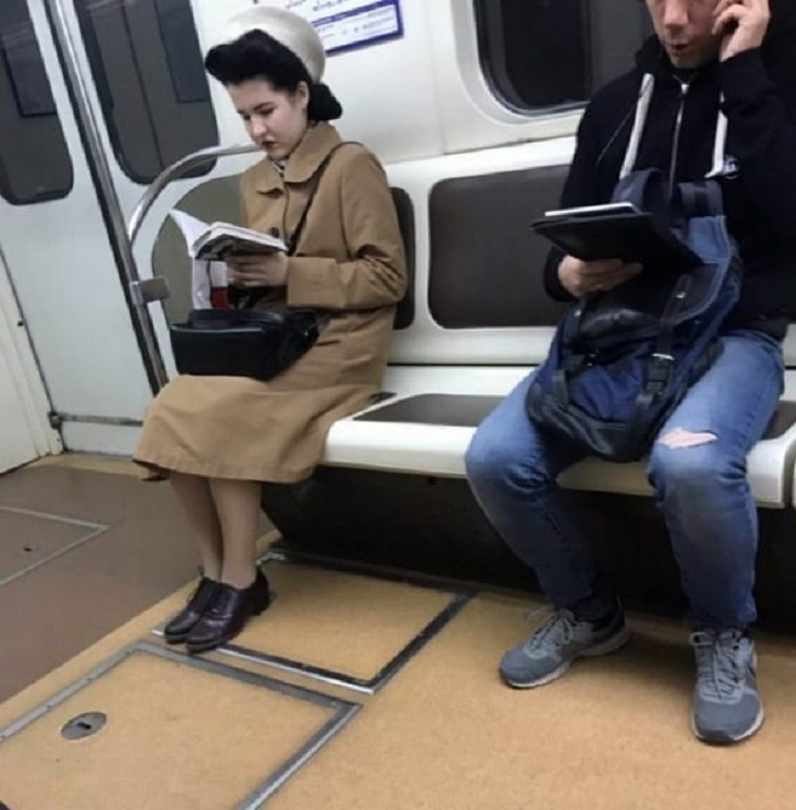Strange People in the Subway, time travel