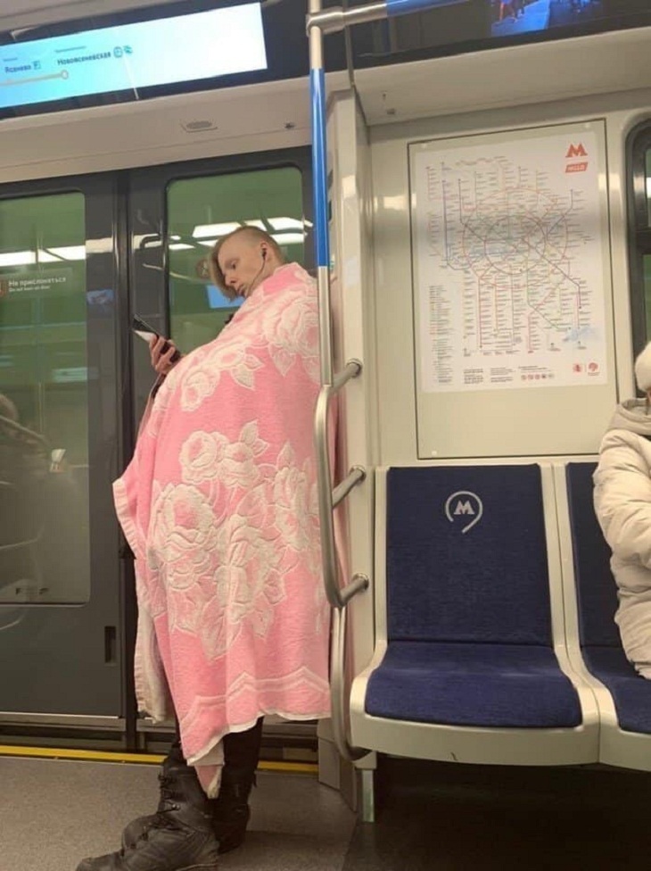 Strange People in the Subway, towel