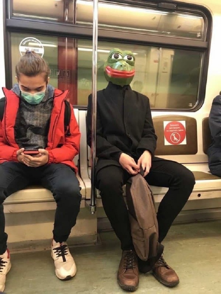 Strange People in the Subway, frog face