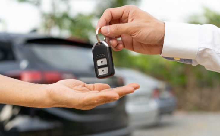 ownership effect hands and car keys