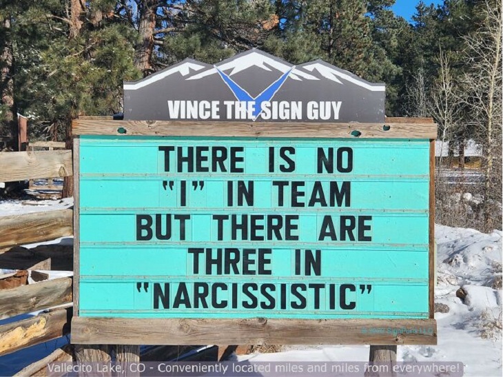 Hilarious Roadside Signs, Narcissistic 