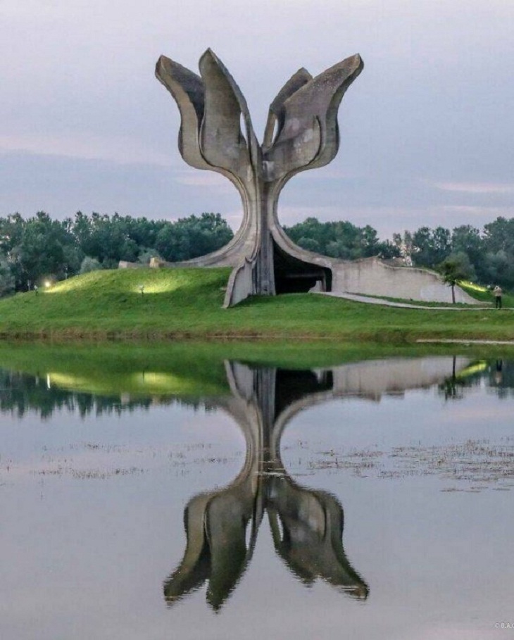 Arquitetura incomum, Stone Flower