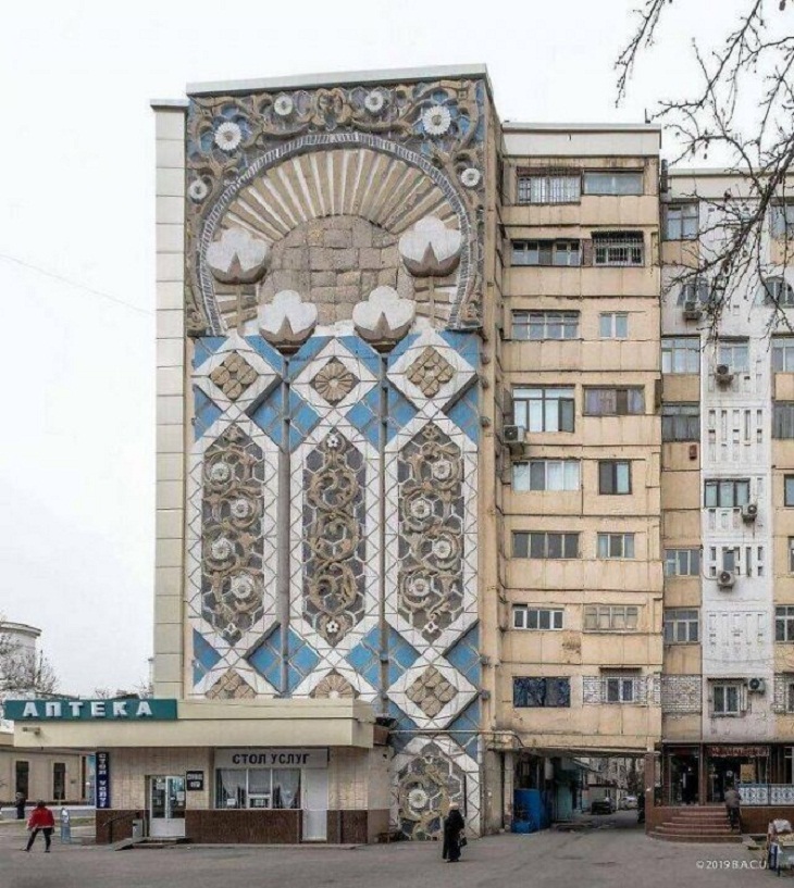 Unusual Buildings, Housing building 