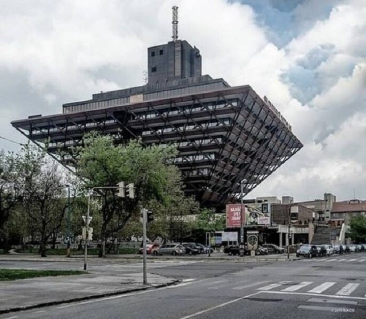 Arquitetura incomum Slovak Radio Building