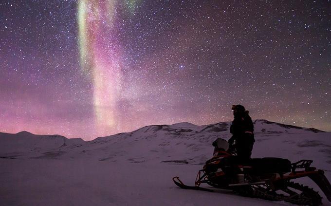 Adventure quiz: Redem looks at the northern lights