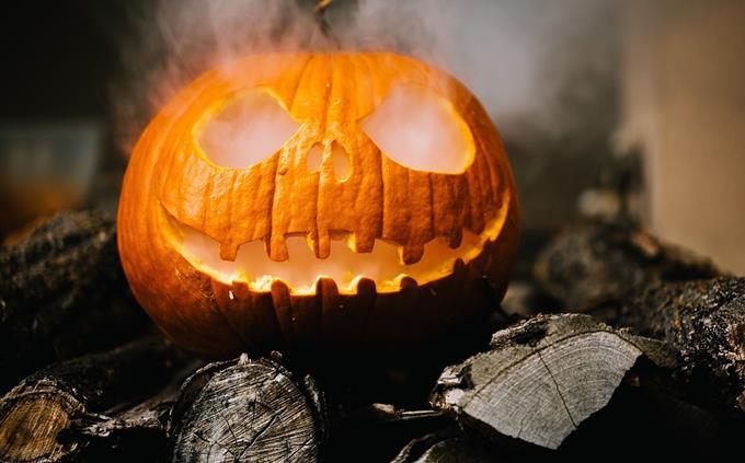 Adventure test: carved pumpkin and smoke burner