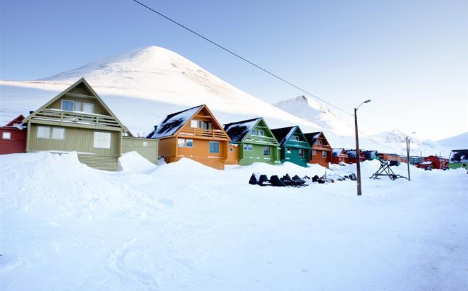 Where is this town: Longyearbyen