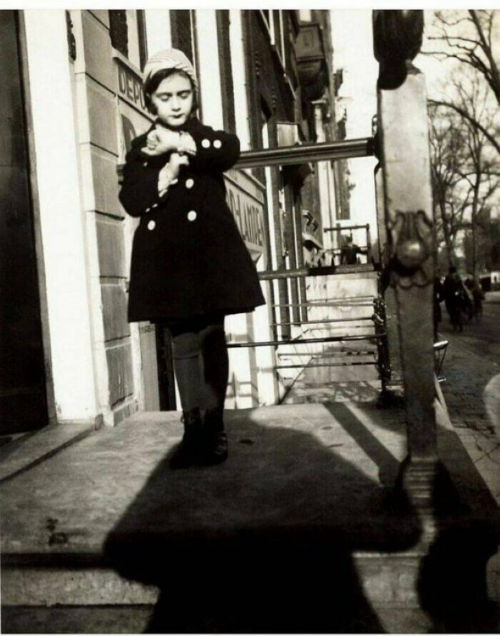 Historical Photos "5 Year Old Anne Frank"