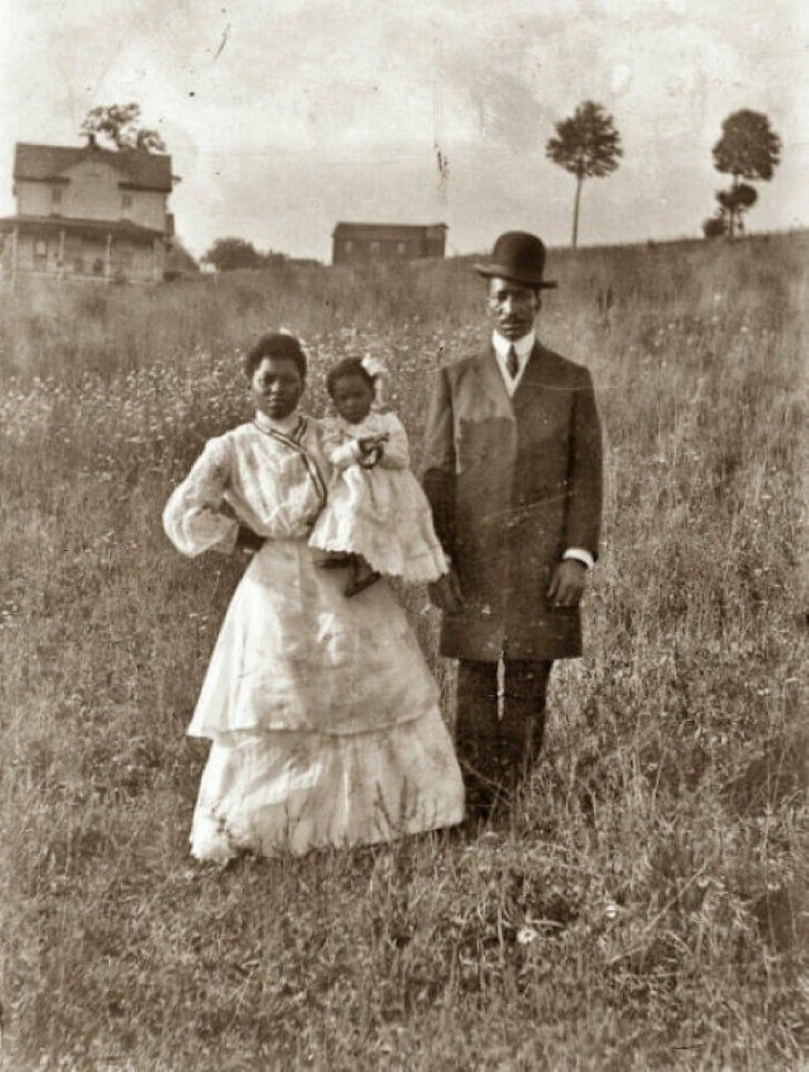 Historical Photos "Settler Family, 1880s"