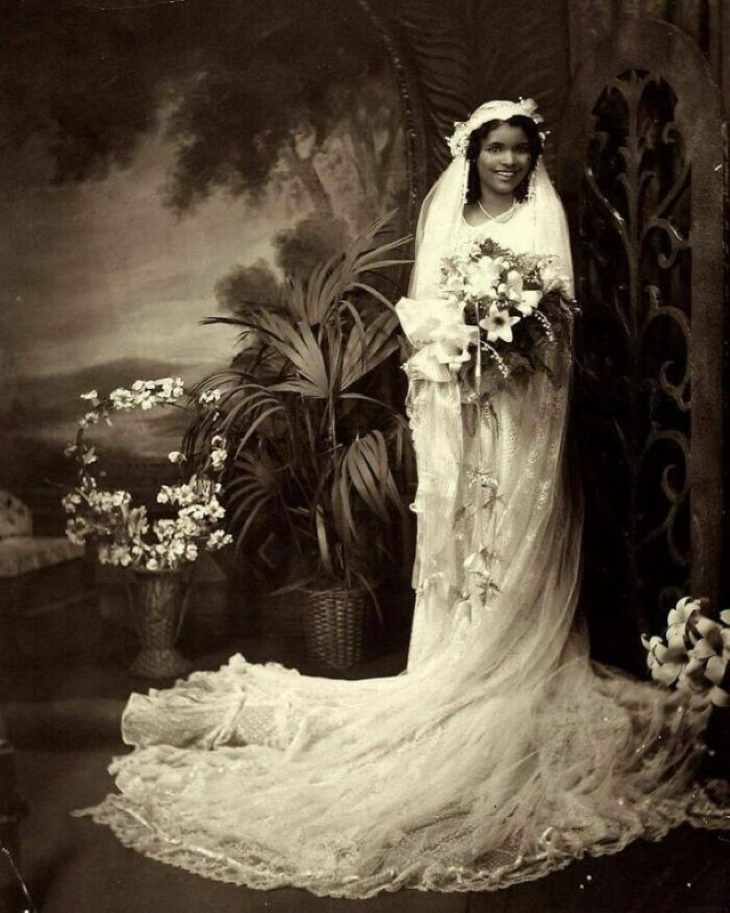 Historical Photos "Beautiful Bride C1930s"