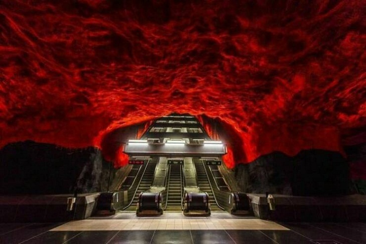 Brutalist Structures, Solna centrum metro station