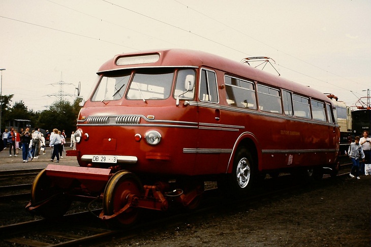 Unusual Trains, Rail-Road-Omnibus