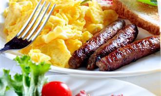 What the morning routine reveals about the personality: egg and sausages