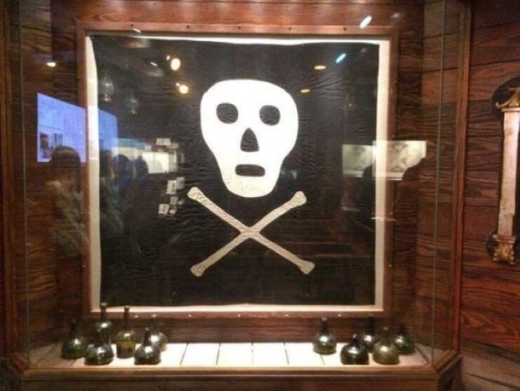 Photos From History and Beyond Jolly Roger flag 1850