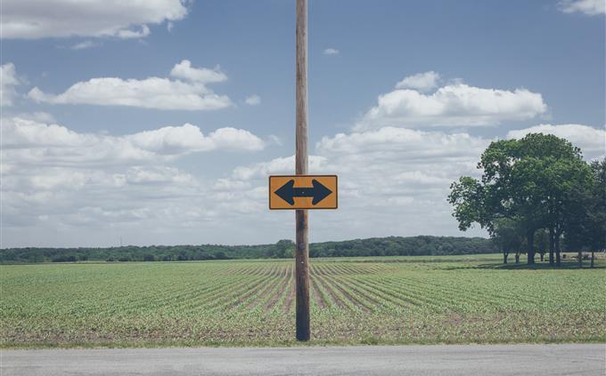 Toxic Relationship Test: Sign with a two-way arrow