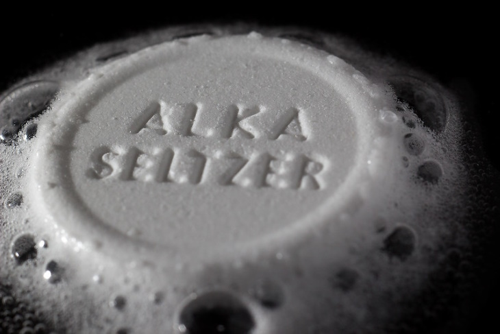 Alka Seltzer Tablet Dissolving