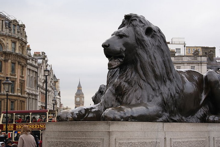 פסלי חיות מפורסמים מסביב לעולם: פסל של אריה בכיכר טרפלגר
