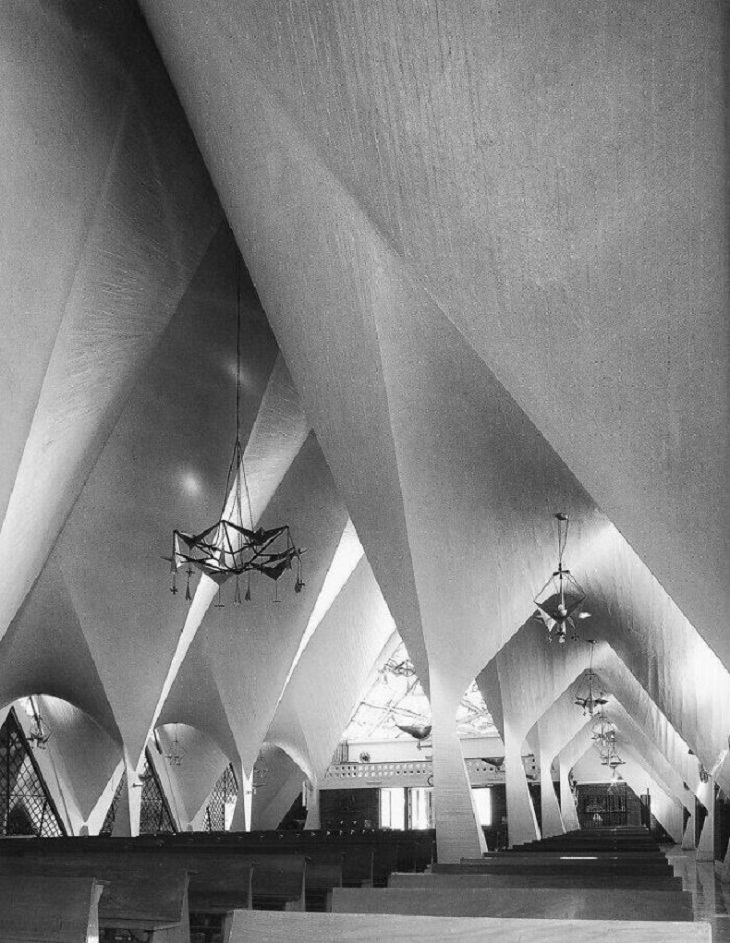20th Century Architectural Designs, Capilla De La Medalla De La Virgen Milagrosa