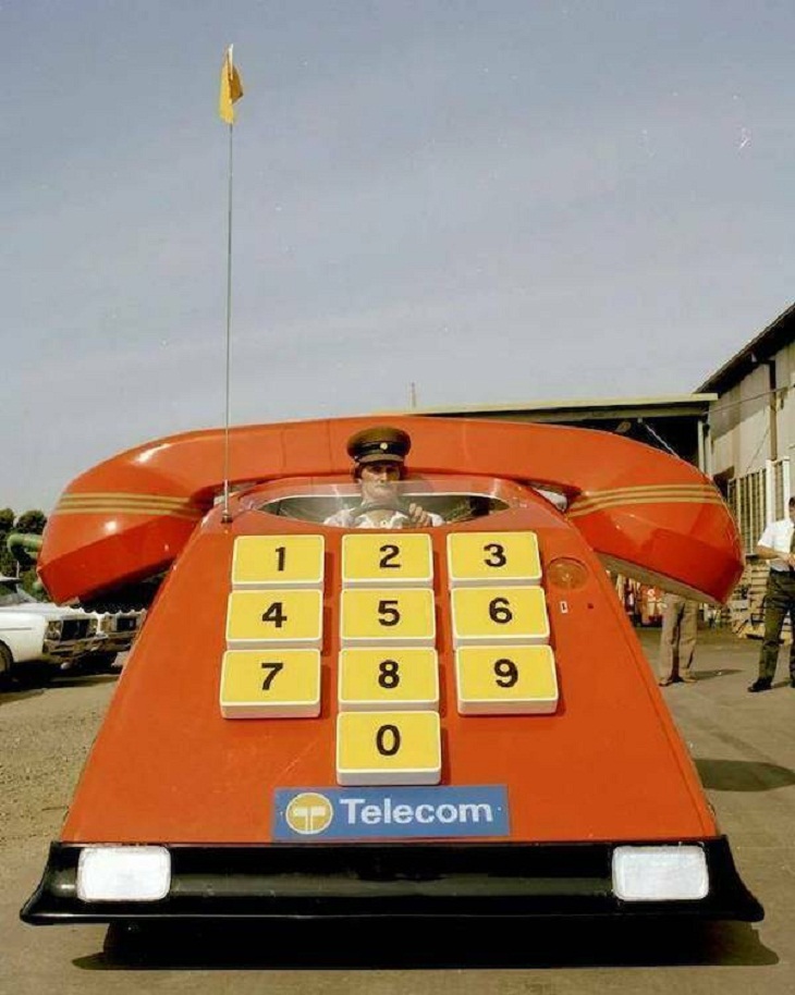 Strangest Cars, phone
