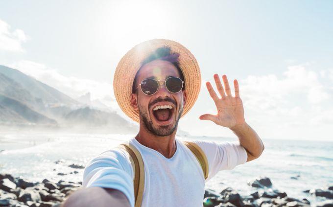 Trivia from strange customs from around the world: A happy man on a trip