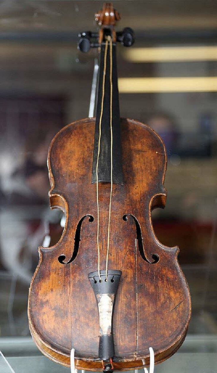 Rare Photos of the Titanic, violin