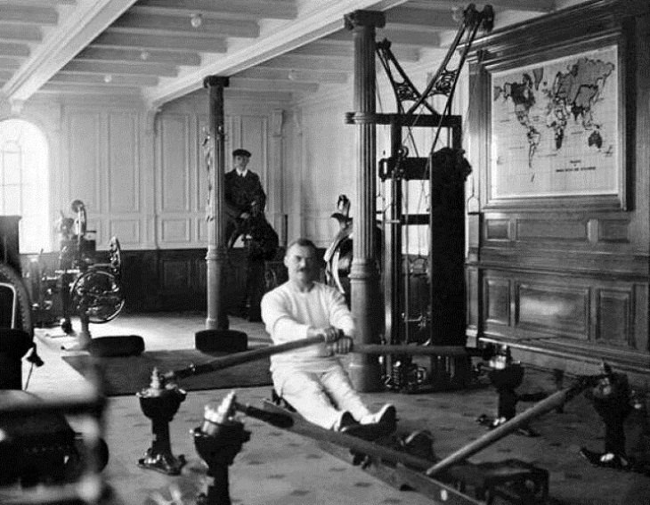 Rare Photos of the Titanic, gymnasium 