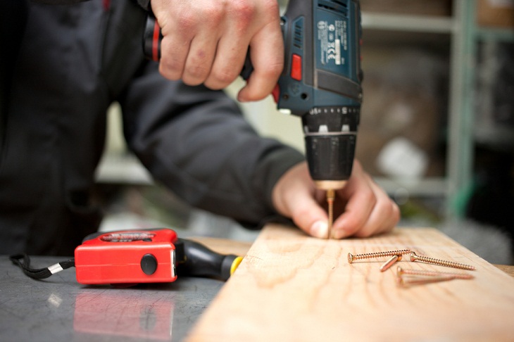 Remove Rusty & Damaged Screws, power drill