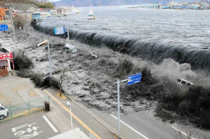 rifying Pics of Bodies of Water, tsunami