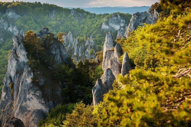  Paisajes Naturales De Eslovaquia, Rocas escamosas de Sulovske