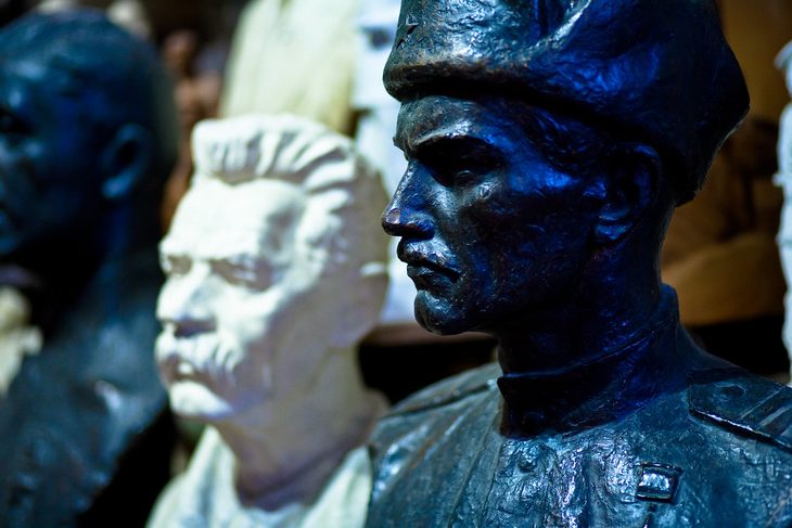מוזיאונים מומלצים בפראג: פסלים במוזיאון הקומוניזם