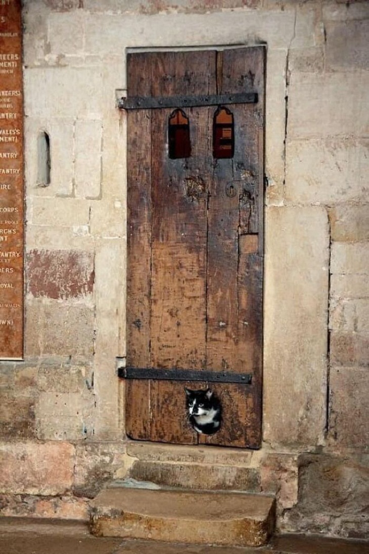  Wonders of Archaeology & Architecture, 14th century door