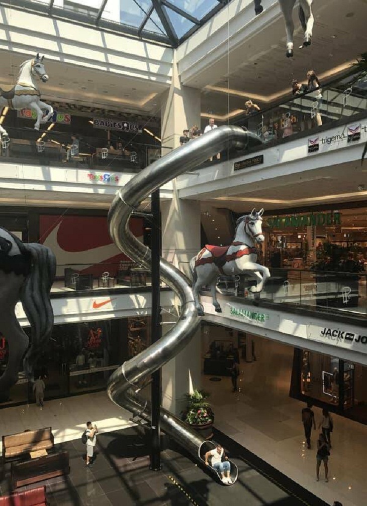 Futuristic Things, mall 