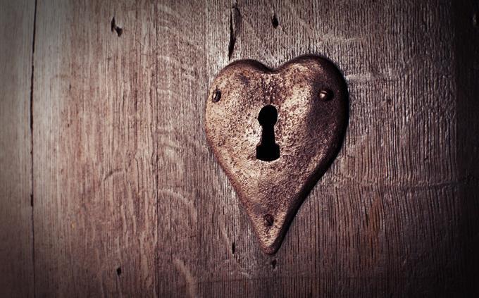 Test of falling in love: heart-shaped keyhole