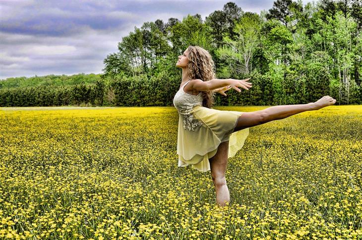 how to stop pleasing others woman dancing in a field