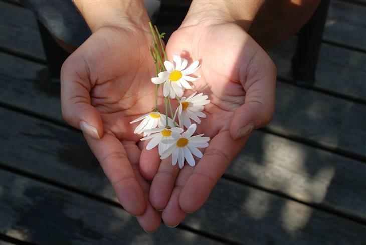 how to stop pleasing others hands with flowers