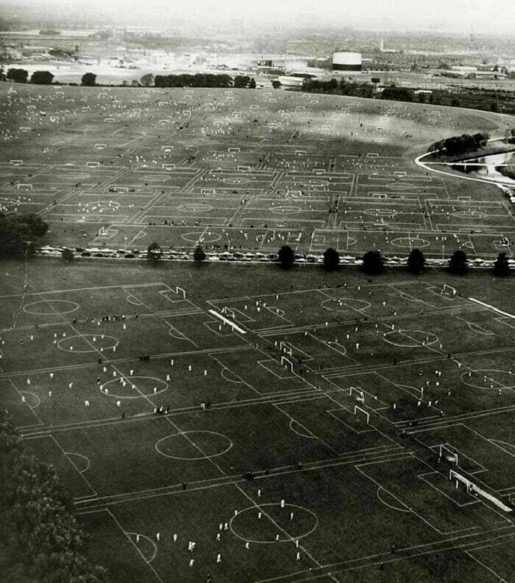 Rare Historical Photos, football games 