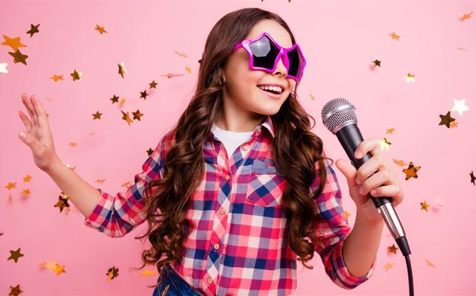 Which side income is right for you: Girl sings
