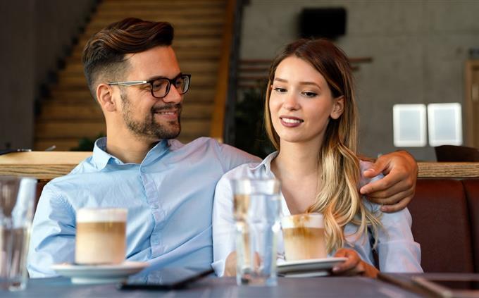 Personality test in a relationship: a couple on a date
