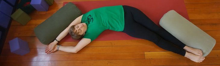 Recommended Yin Yoga exercises: Banana Pose