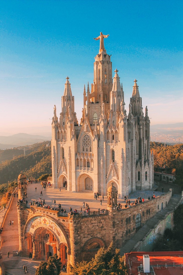 Magnificent places of worship from around the world: Sacred Heart Basilica, Barcelona