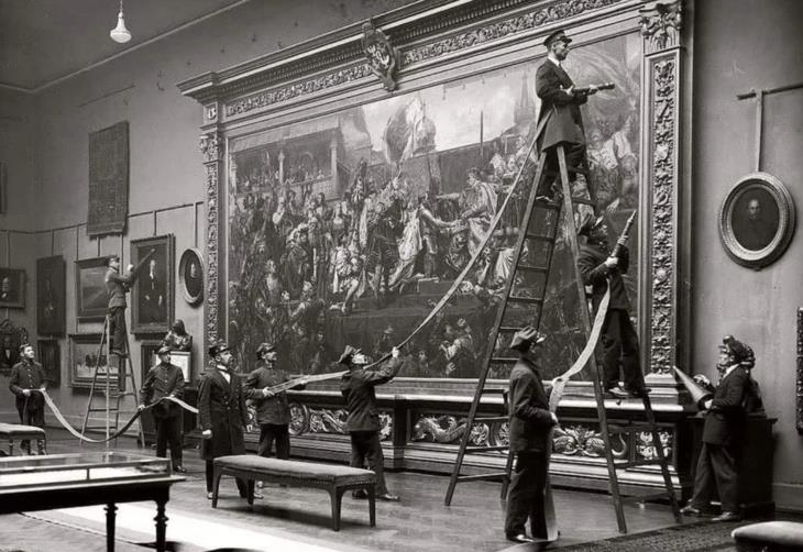 Fascinating Vintage Museum Photos