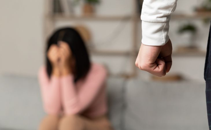 How to recognize toxic family dynamics: Man raising his fist while a woman hides her face in her hands