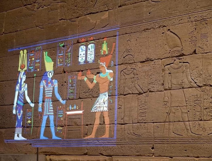 Things you don’t see every day: Original color of hieroglyphs