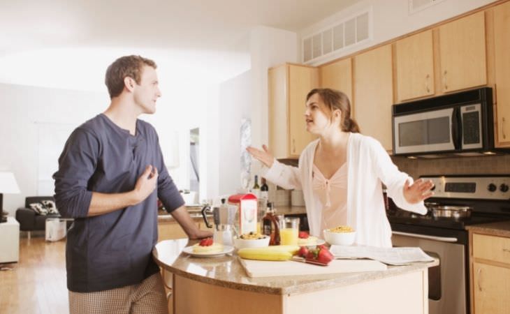 What to do when frustrated in a relationship: couple arguing in the kitchen