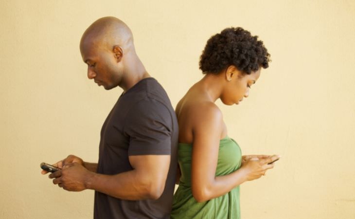 What to do when frustrated in a relationship: couple with backs to each other using smartphones