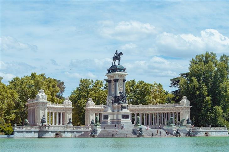 Most beautiful neighborhoods in Europe: Buen Retiro Park