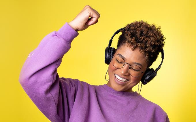 Song Decade Recognition Test: A woman listens to music